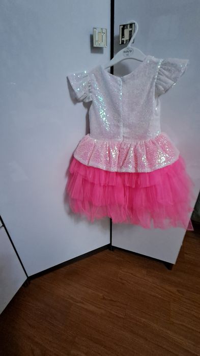 Платья для девочек 108-110размер 3-4года