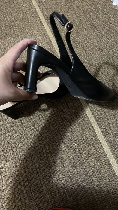 Женские босоножки