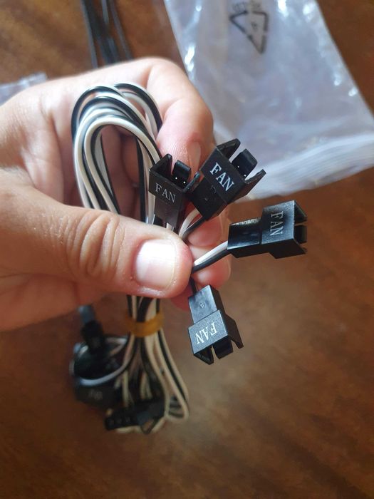 4 броя Сплитери за вентилатори / Fan splitter + OCK ключ  Be Quiet!