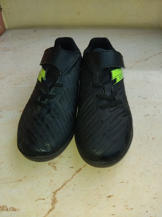 Бутонки (футболни обувки)