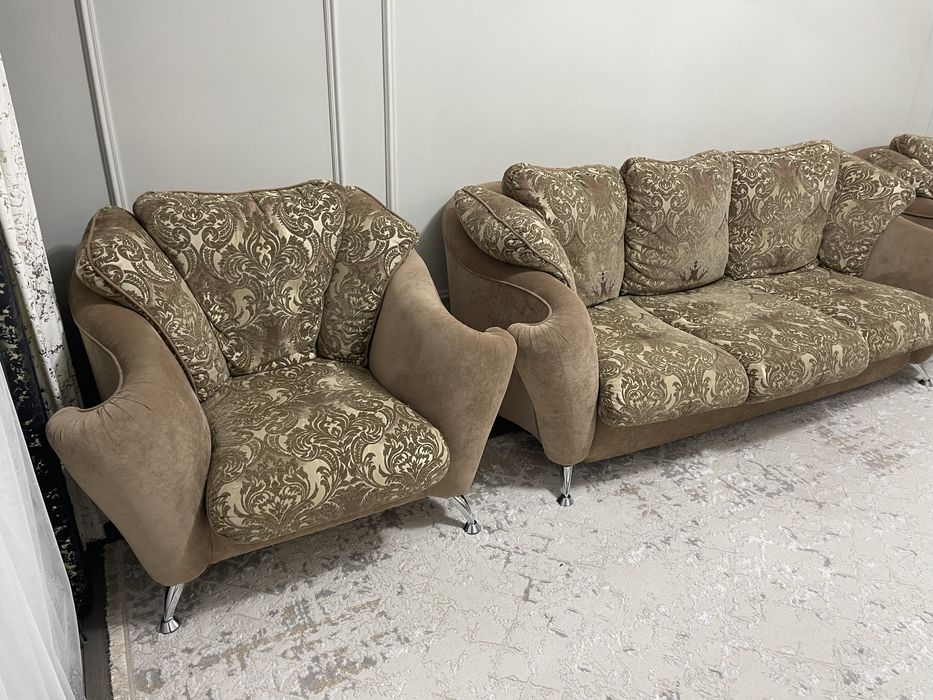 Продам диван с креслами