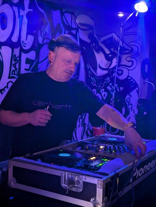 DJ Парти извън шаблона