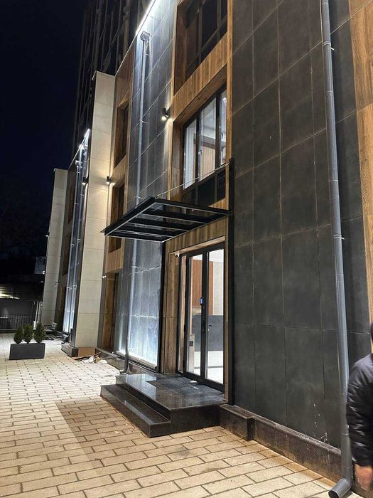 Раздвижные стеклянные навесы и козырьки