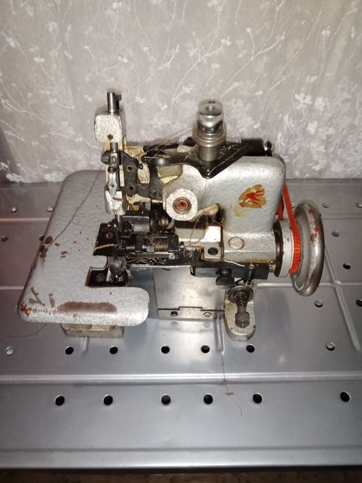 Оверлок промышленный.