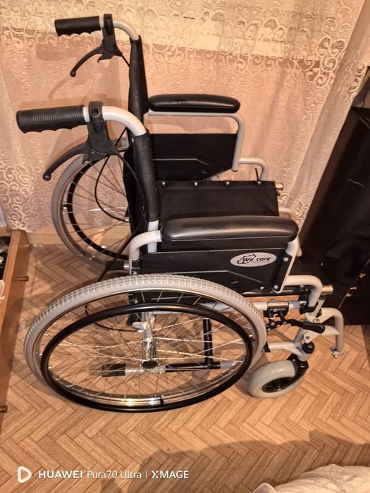 Инвалиден стол в перфектно състояние, без следи от употреба.