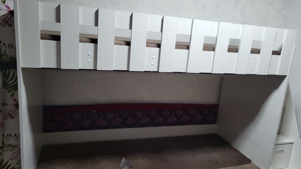 Продам двухярусную кровать.