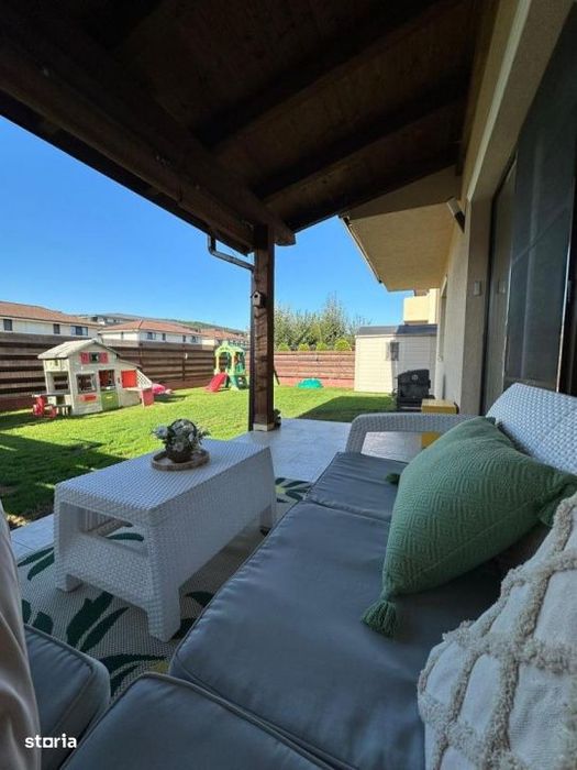 Casa tip duplex | 5 camere | 300 mp teren | Zona Terra, Floresti