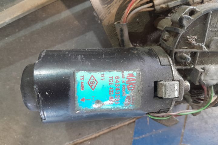 Ansamblu stergatoare parbriz volan pe stanga 64343295 64343295 Dacia