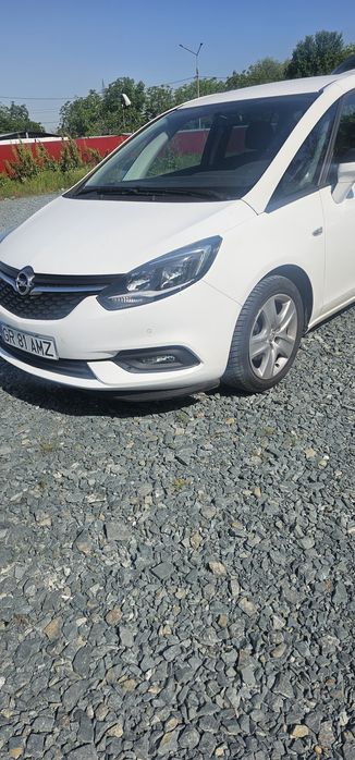 Opel Zafira alba
