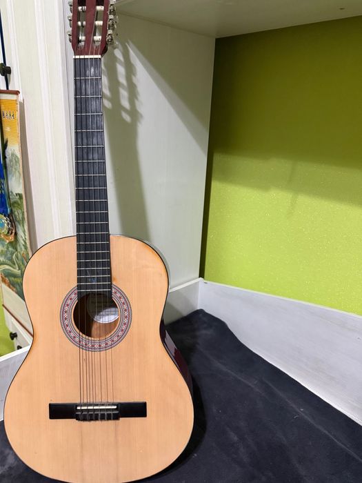 Продам гитару в отличном состоянии