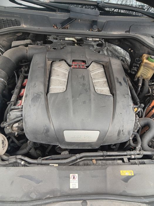 Porsche Cayenne 3.0 S Hybrid 233 к.с. ,автоматик,10 броя на части