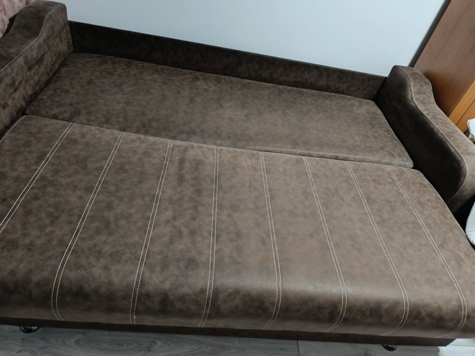 Vând canapele extensibile și mobila