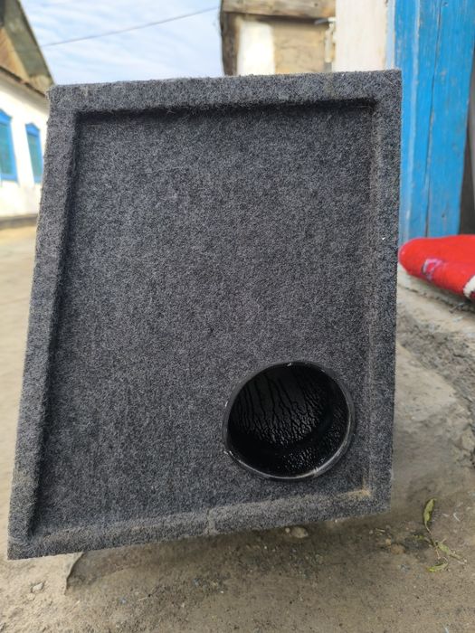 Продам сабвуфер Кикер