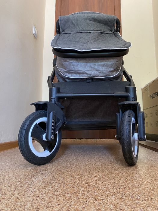 Срочно  новую  коляску  продам .