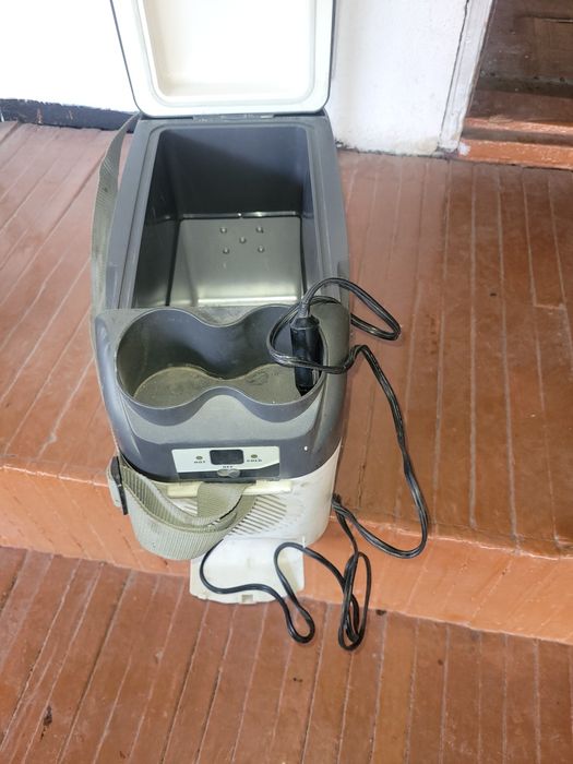 Продам автомобильный Холодильник