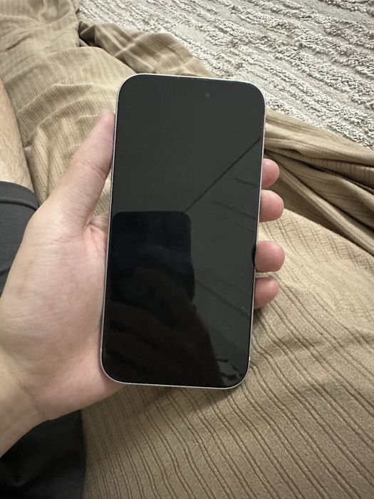 Продам закблокированный Айфон 15