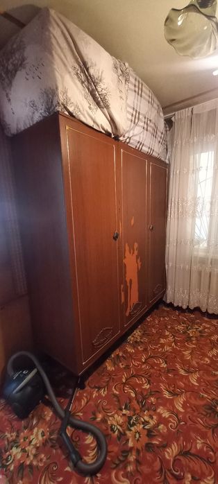 Продаётся шкаф 2шт,кровать 2шт, тримо 2шт