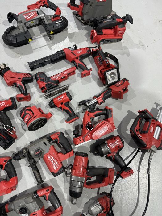Bormasina rotopercutor gresor lanterna slefuitor impact milwaukee m18