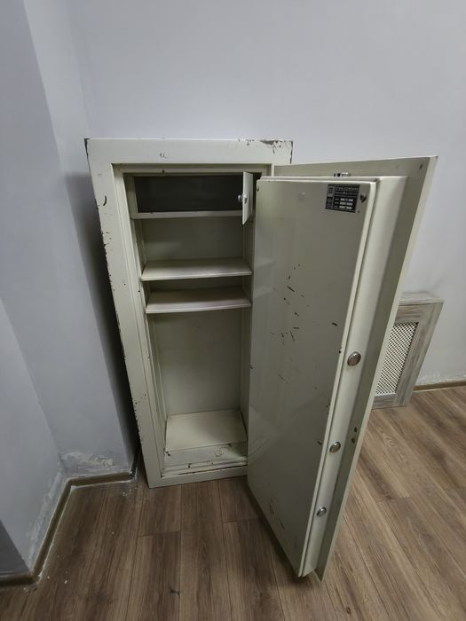 Продам сейф металлический