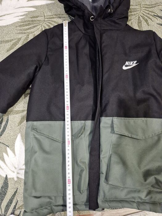 Продам детскую весеннюю куртку