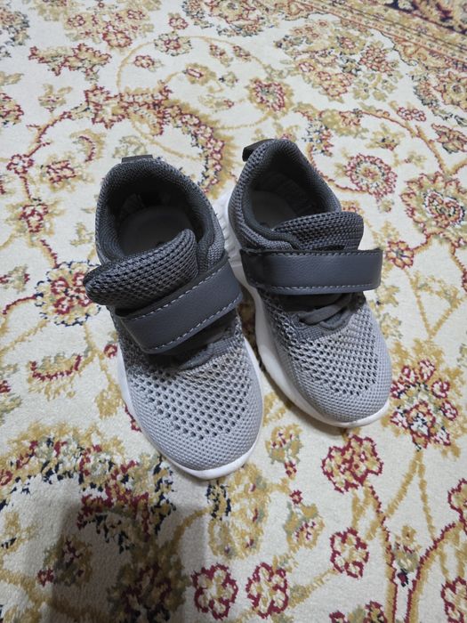 Детские кроссовки