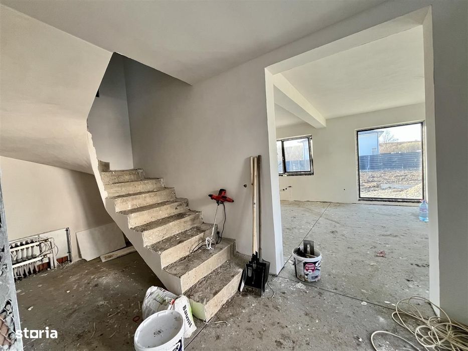 Casa cu teren de 420 mp, 5 camere, 2 băi - Zona linistita