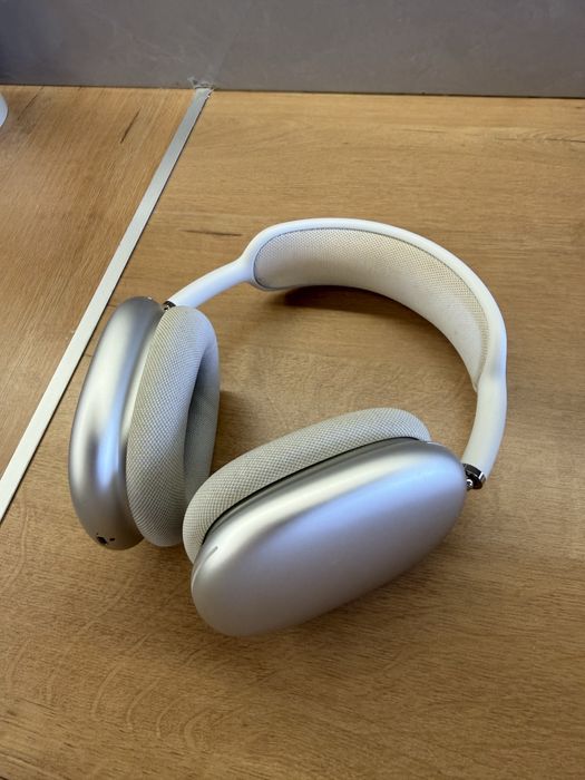 AirPods Max продам