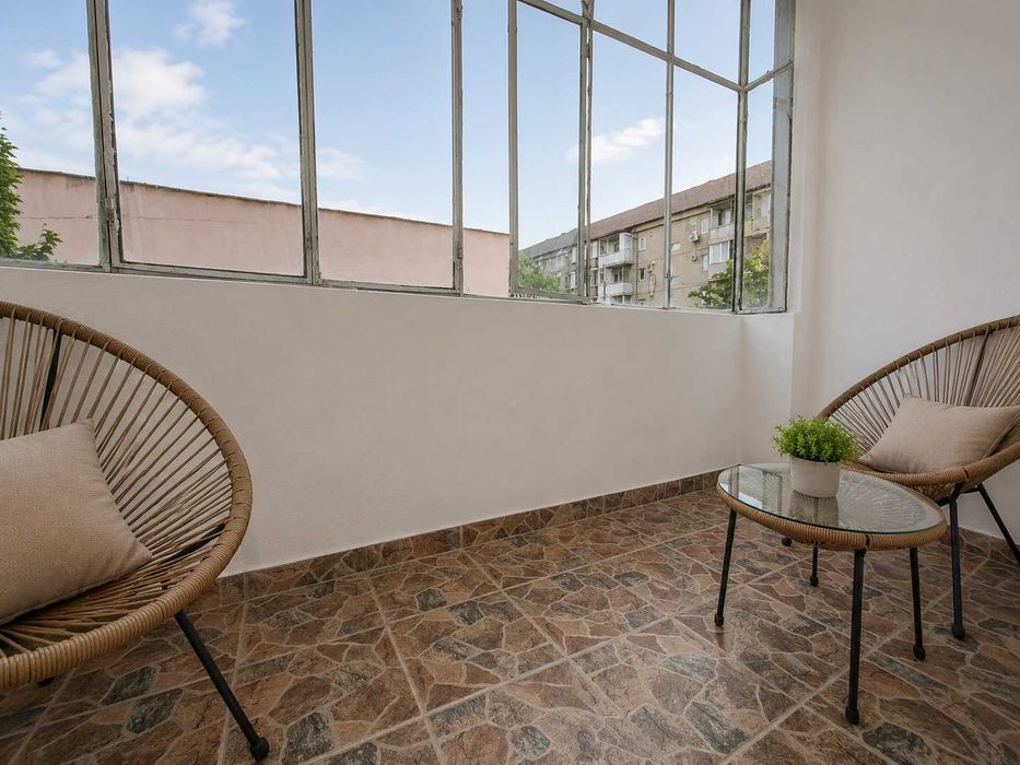 Strand etaj 1 Apartament 2 camere decomandate de vanzare balcon