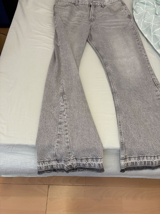 Blugi flared Bershka