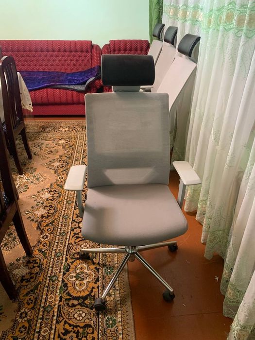 Кресло офисное белое