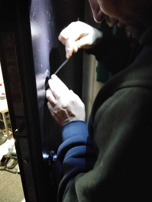 Вскрытие дверных замков, машин, сейфов. Установка нового замка.