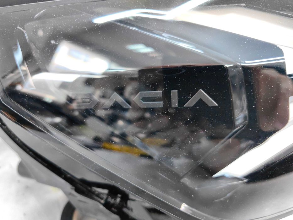Оригинален фар Дачия Дьстар  Dacia Duster Led