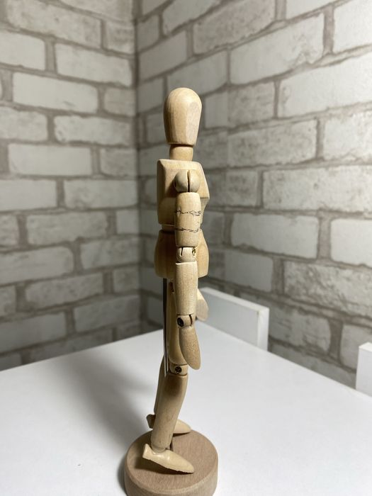Продам деревянную фигурку человека