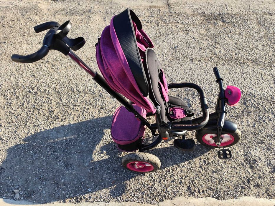 Продавам триколка за момиче.