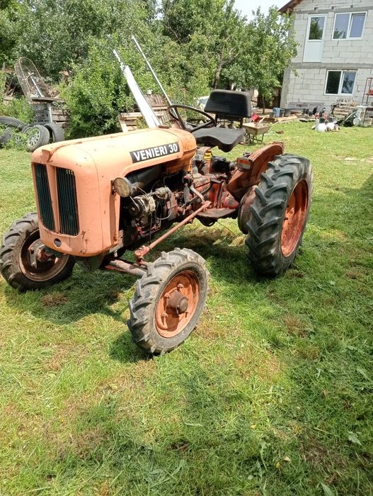 Tractor italian de 30cai cu plug