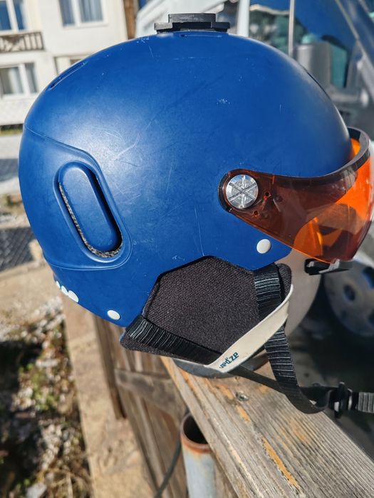 Каска за ски със крепление за камера