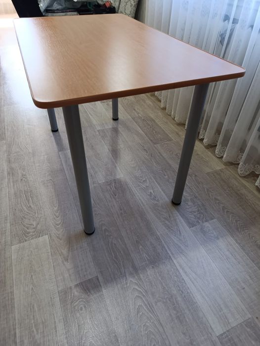 Продам кухонный стол