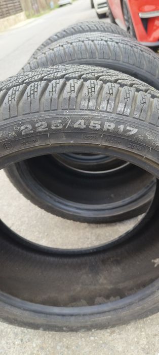 225/45/17 зимни гуми  Dunlop