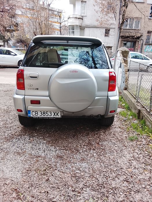 Продавам Тойота Rav4