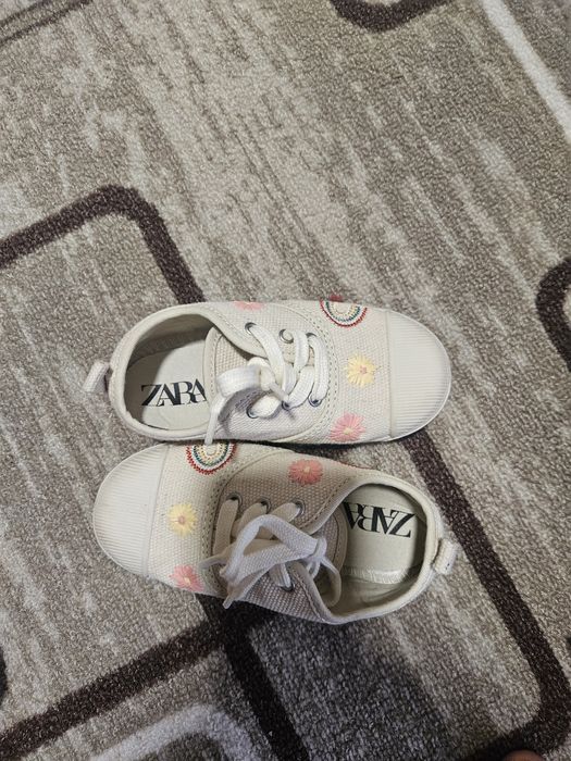 Tenisi fetite nr 25 Zara