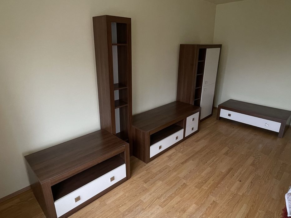 Mobila living, in stare foarte buna, format din 5 corpuri