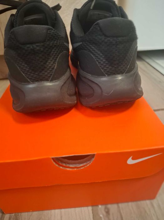 Дамски маратонки Nike Revolution