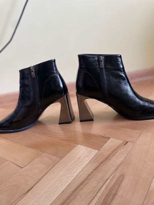 Боти естествена кожа, лак, чисто нови, номер 38