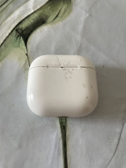 Airpods 4, все в оригинале.