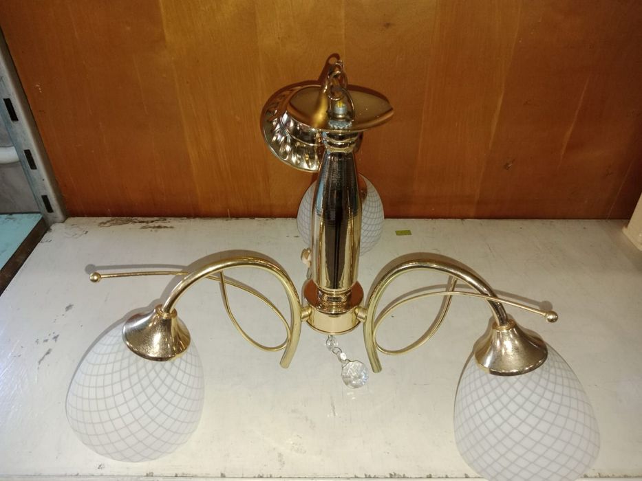 Продам люстру 3рожковую