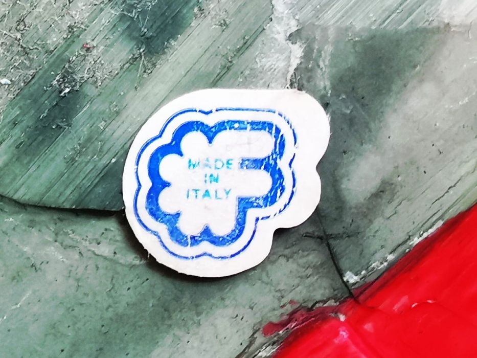 Антикварен винтидж клуон палячо шут музикант седнал с китара фигура