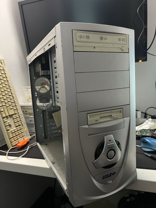 Retro PC AMD Sempron 2500+ cu windows XP