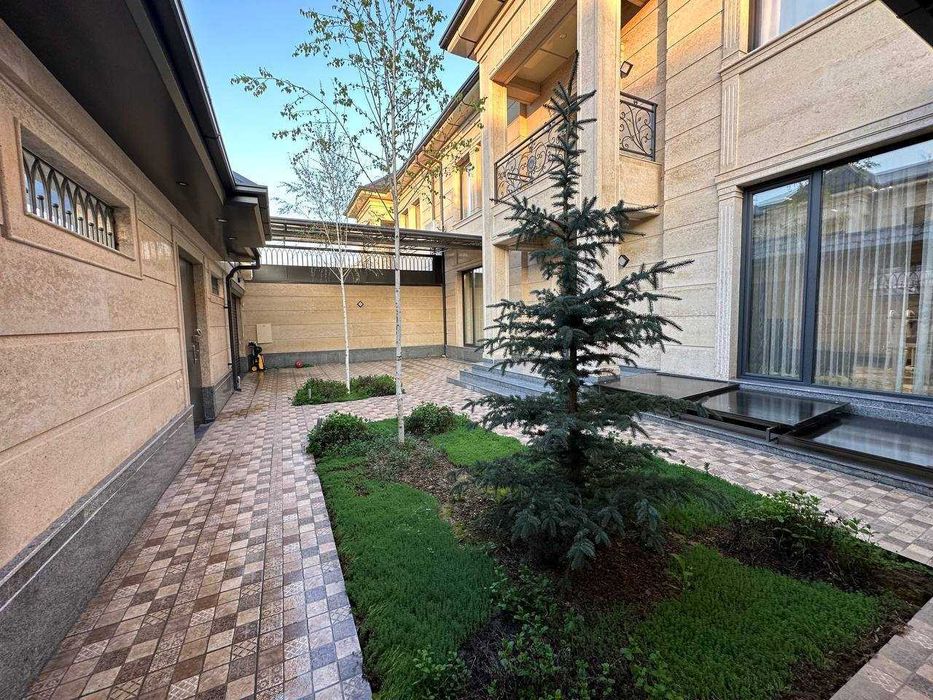 Буйук Ипак Йули ул.Сайрам ,Буз Базар евро дом 3.2 сот.450 кв.м 7 ком