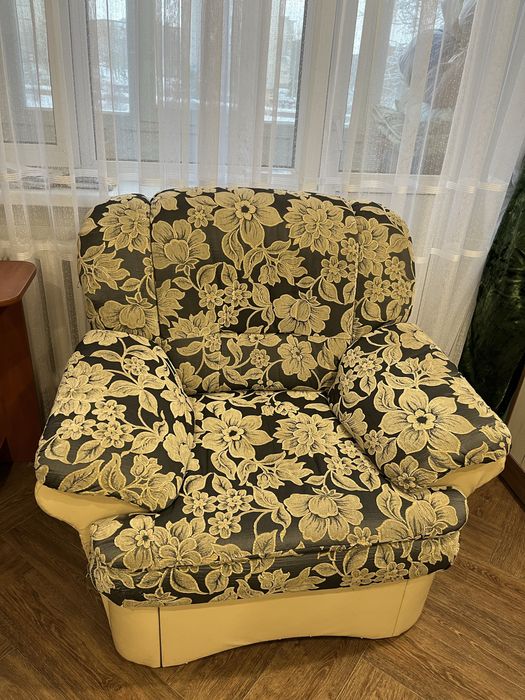 Продам диван с креслом