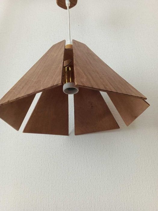 Люстра деревянная